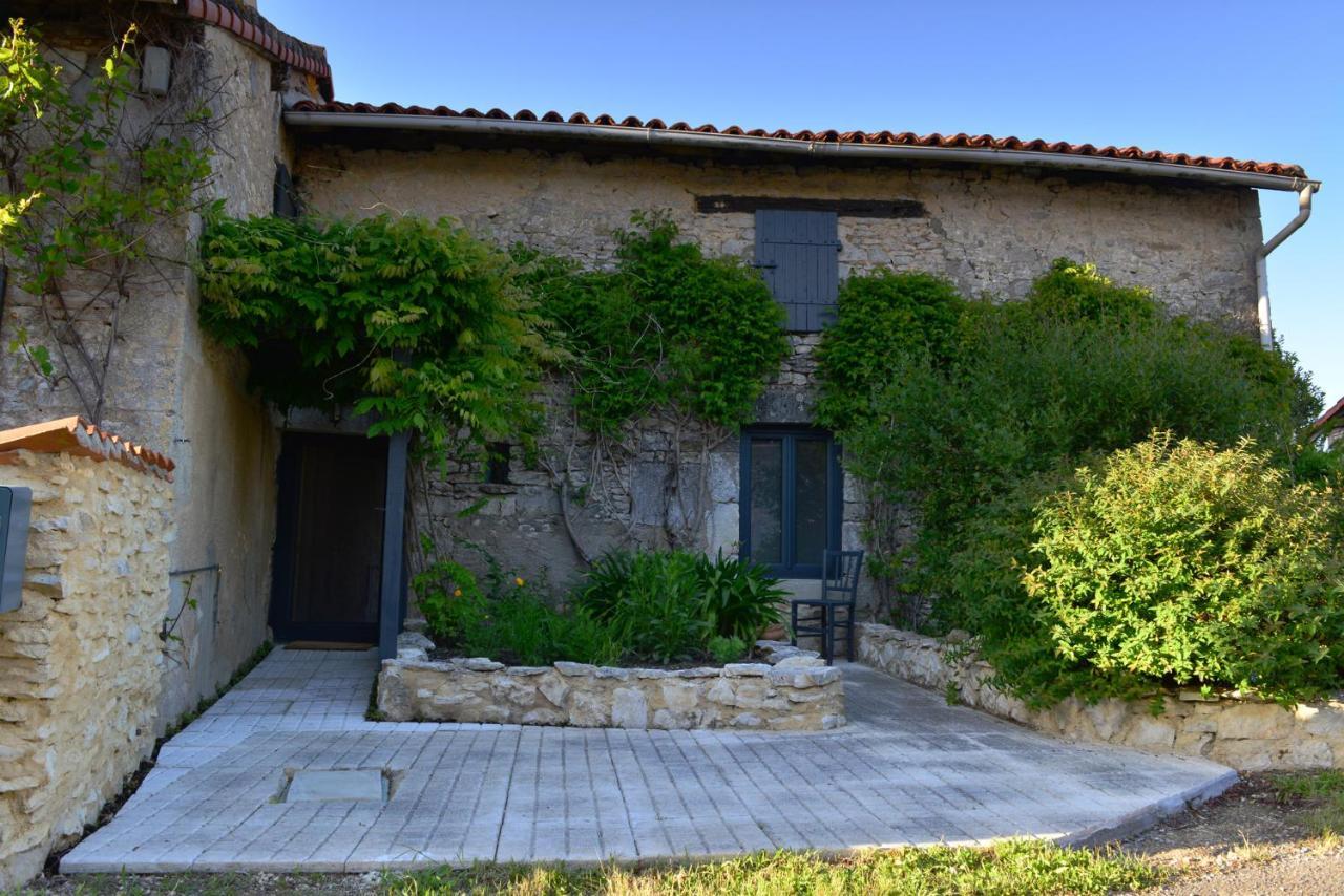 Chez Pique-Fesse Chambre D'Hote Saint-Martin-L'ars Екстер'єр фото